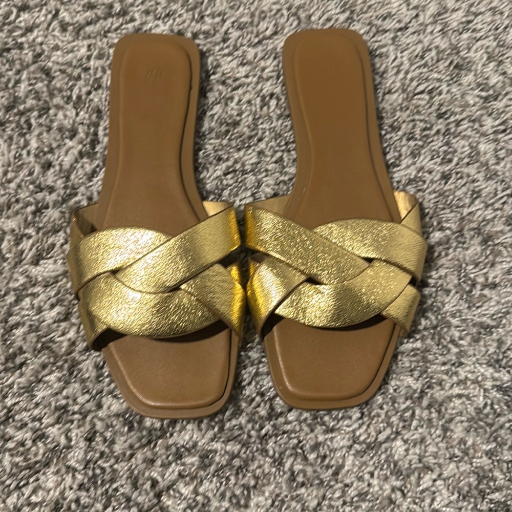 HM sandals